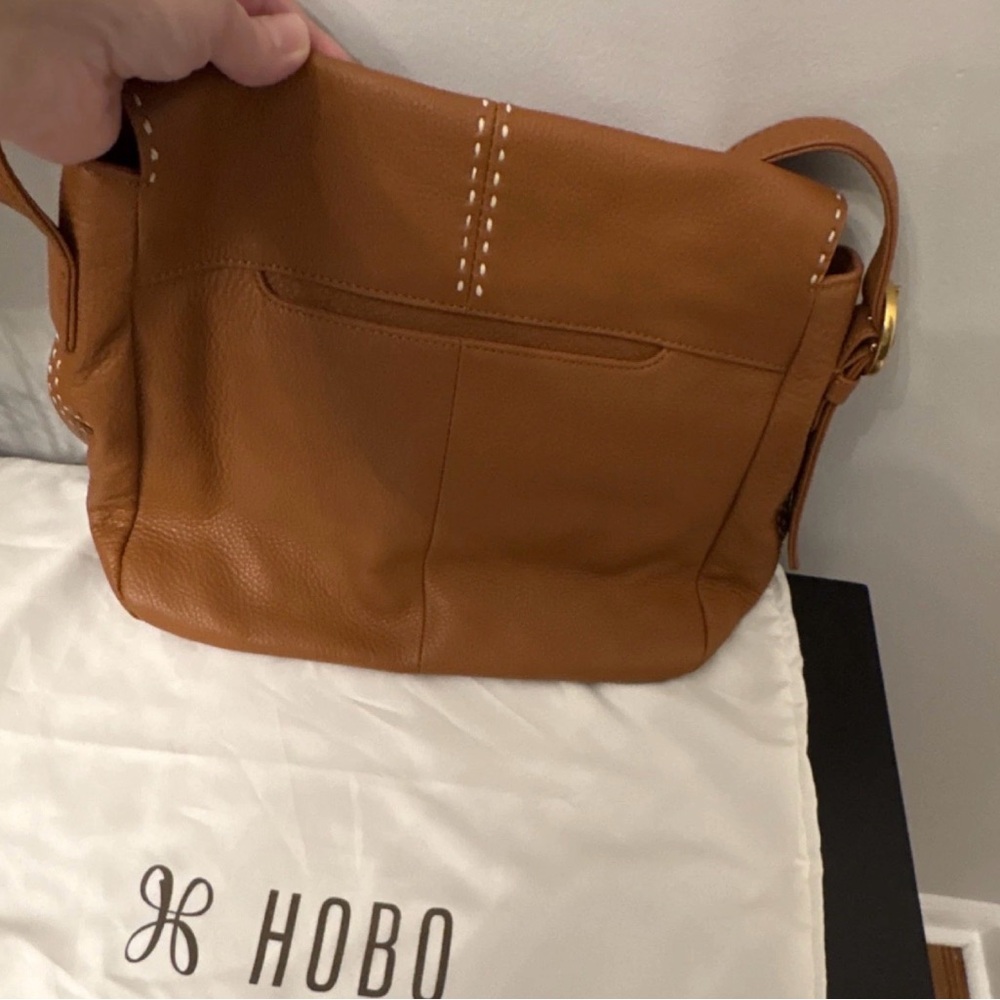 HOBO brand Cognac Shoulder Bag with Ring Detail Magnetic closure Circle - Picture 2 of 7